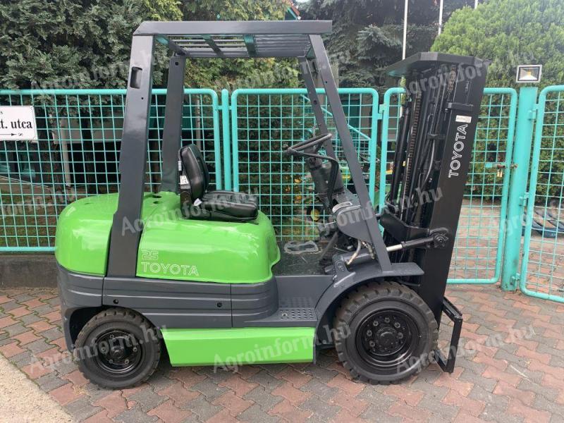 Toyota 2.5 ton forklift truck (V-3433)