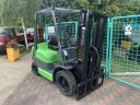 Toyota 2.5 ton forklift truck (V-3433)