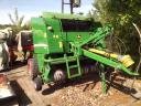 John Deere 623 net rotary hoe