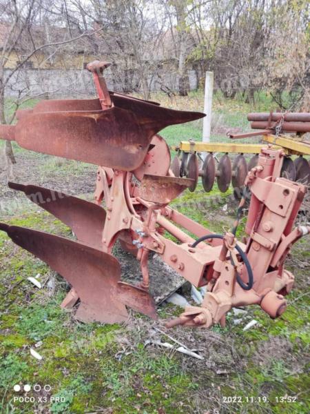 Variable speed amphibious plough