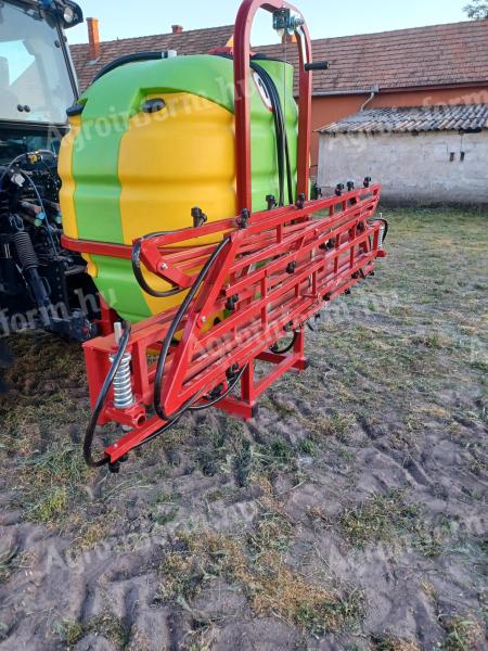 New field sprayer, self-adjusting spraying frame, 15 m, 30 droplet-free nozzles