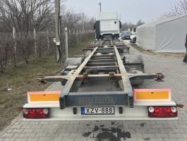 Tandem pótkocsi Csere felépítményes bálaszállító