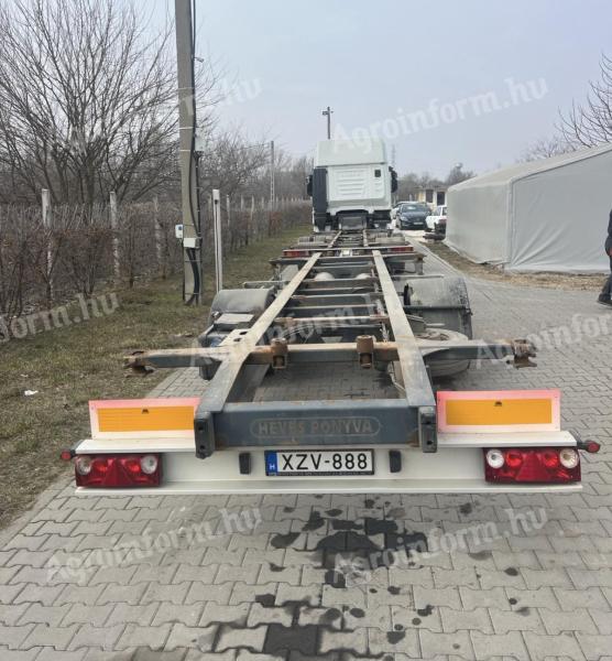 Tandem pótkocsi Csere felépítményes bálaszállító