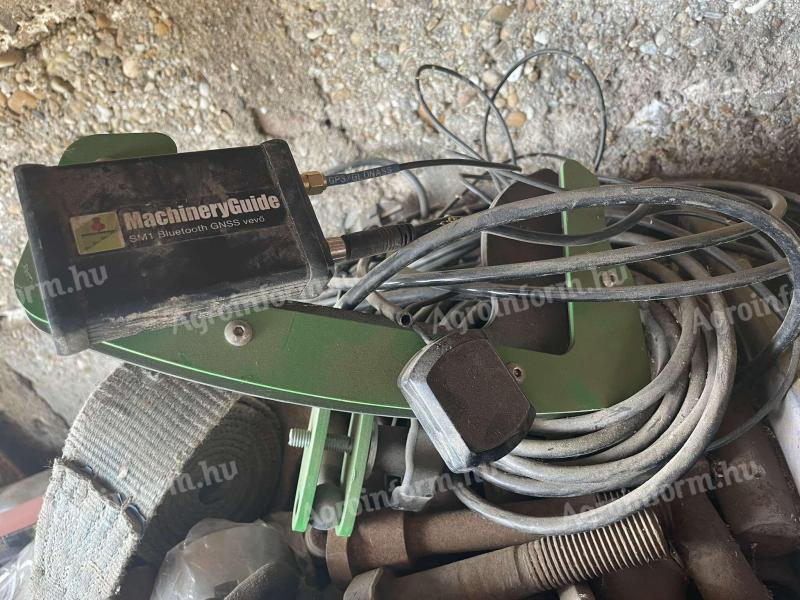For sale is a Machinery Guide SM1 line guide set with tablet