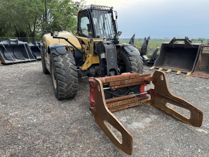 Teleskopický manipulátor Caterpillar TH427C