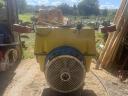 Suspended spraying machine