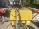 Suspended spraying machine