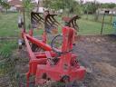 Head slotted, alternately rotating plough