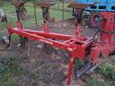 Head slotted, alternately rotating plough