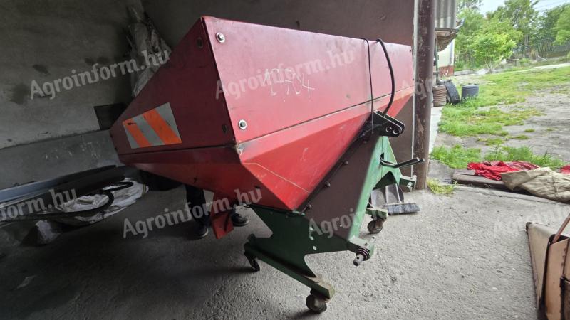 1000 litre fertiliser spreader