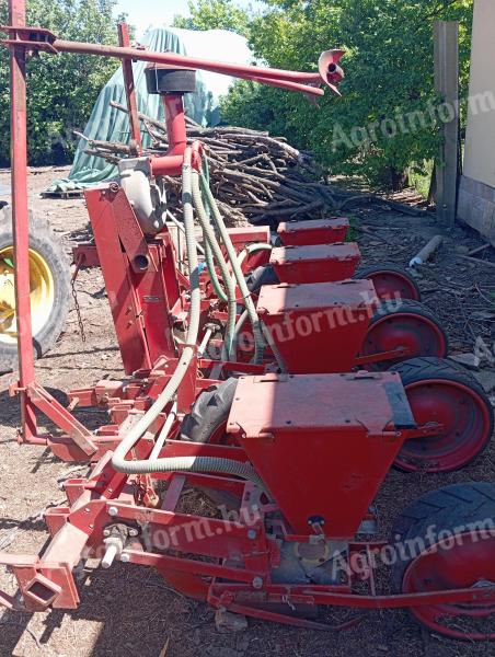 Becker Seeder