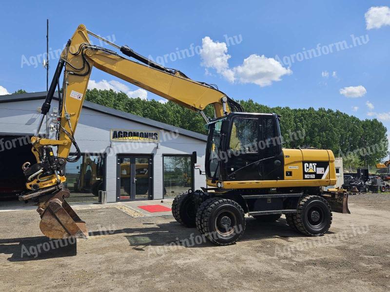 Bager na točkovima Caterpillar 3016D