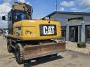 Bager na točkovima Caterpillar 3016D