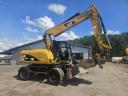 Bager na točkovima Caterpillar 3016D