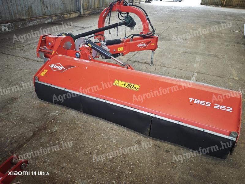 Kuhn TBE-S 262 side-discharge hammer mulcher