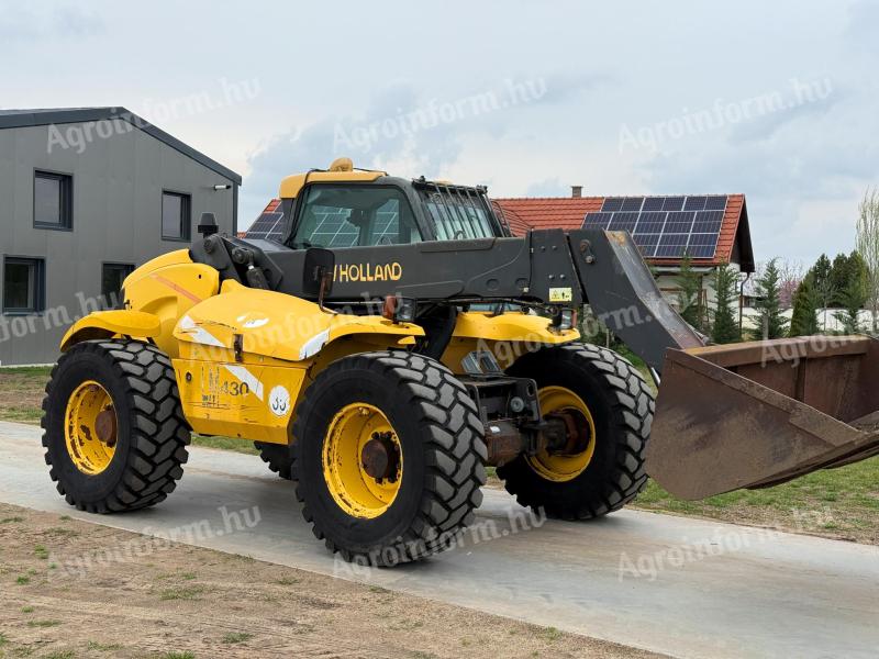 New Holland LM 430 telescopic handler
