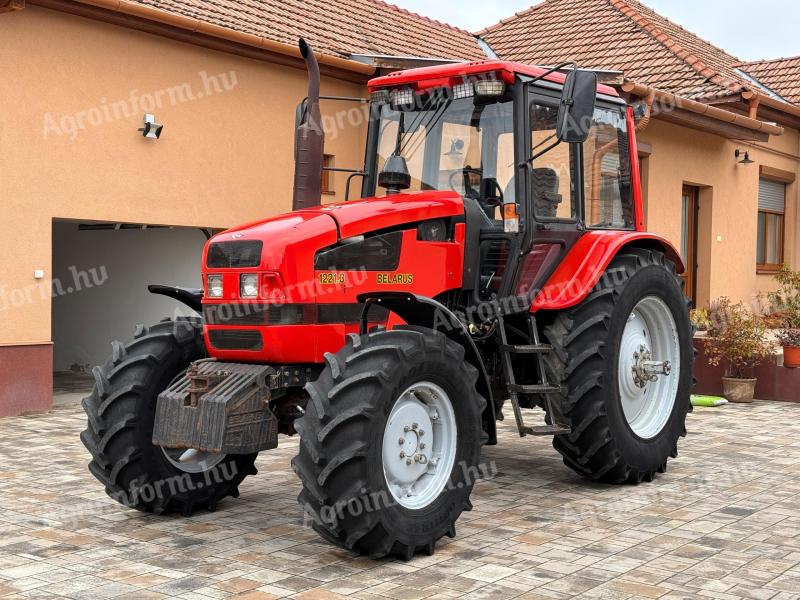 Bělorusko MTZ 1221.3 traktor