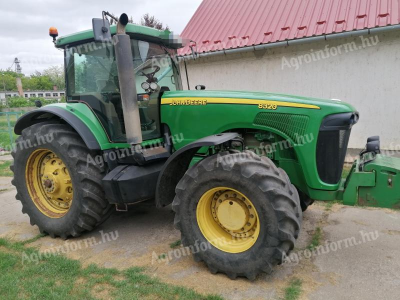 John Deere 8320