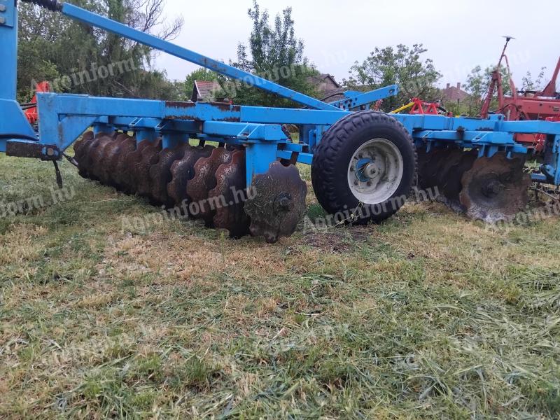 Omikron OMVT-2, krótka tarcza holowana 8 KNE