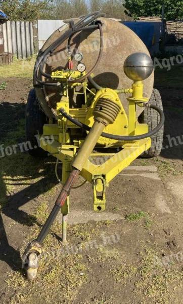 Custom 1000 L trailed sprayer - 3 cylinder Rapitox pump, axial fan - 360 000 Ft