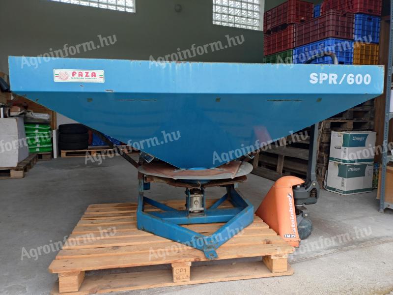 OLASZ fertiliser spreader