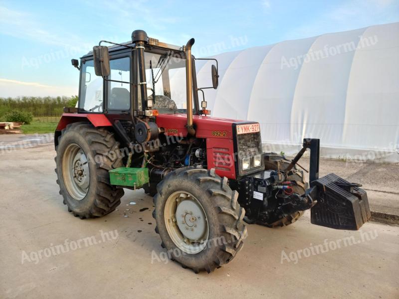 Bělorusko MTZ 892.2 s mnoha doplňky