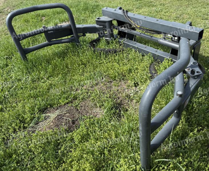 Bale clamp, bale clamp, hydraulic front loader accessory for tractor