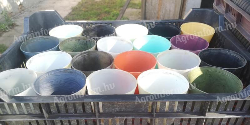 5000 10 cm plastic planters in one