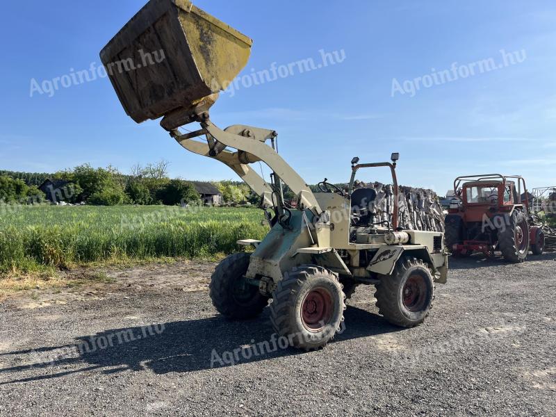 Zettelmeyer ZL500 waist articulated front loader