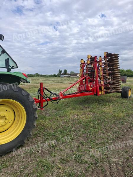 Väderstad Carrier CRX 425 z krótkim zawieszeniem i krótką obręczą 2014