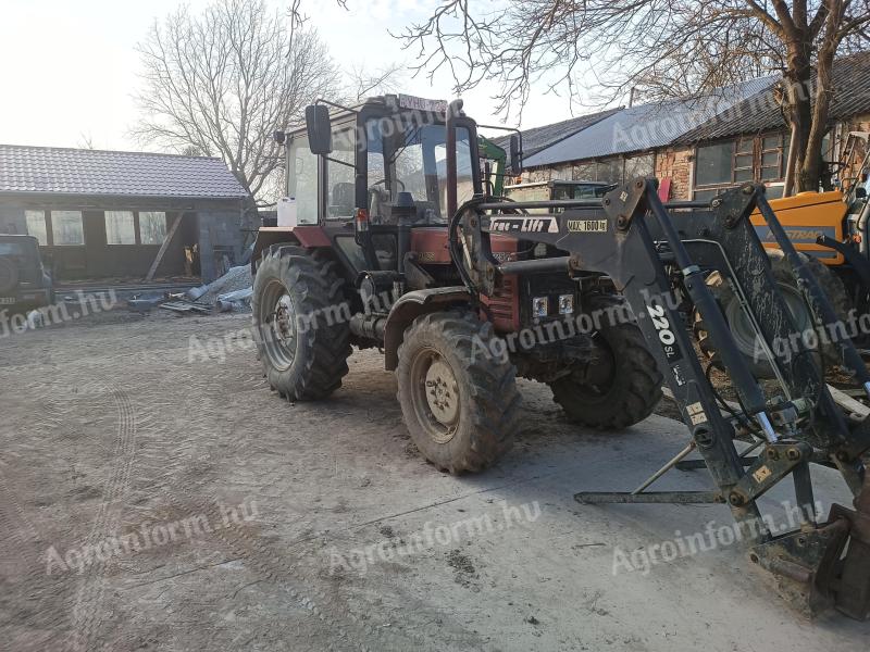 Mtz Belarus 1025.2 with TracLift front loader
