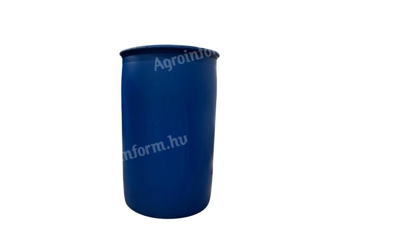 220 litrové, umyté, modře zbarvené, uzavřené plastové sudy Tri-Sure s pevným víkem.