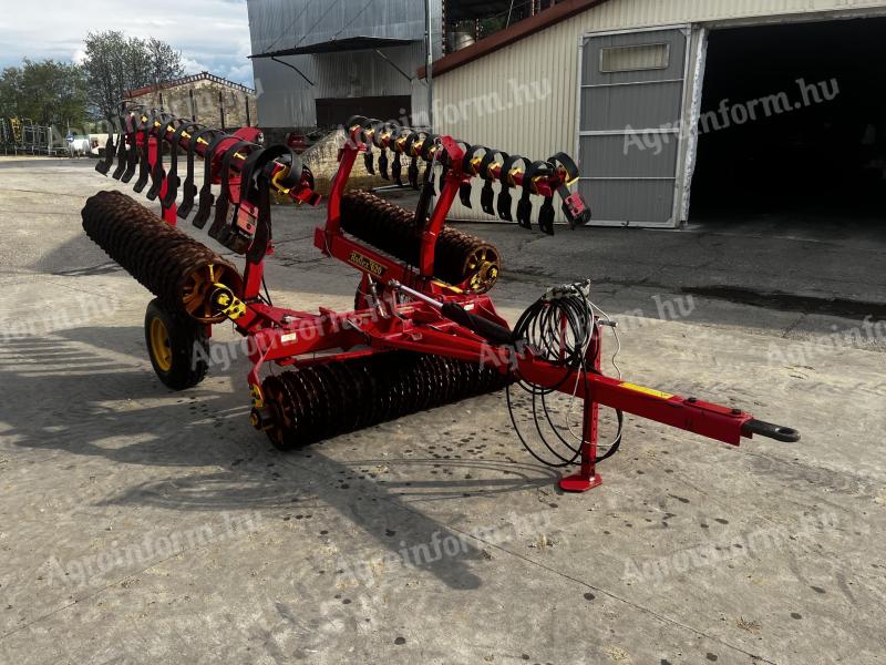 Väderstad Rollex 620 with trowel