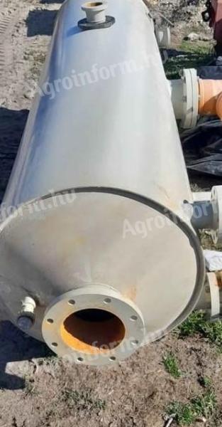 Plastic tank (15 hl) for sale