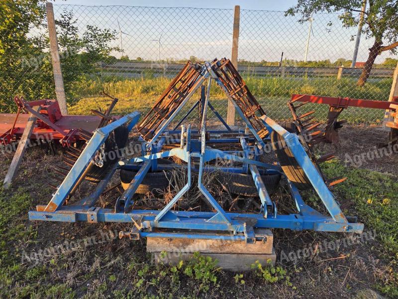 Folding hanging rack with ratchet