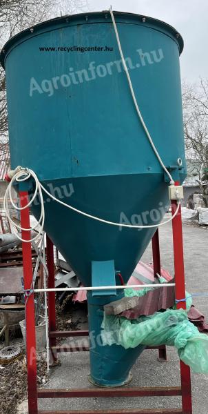Feed mixer