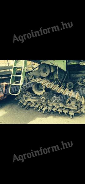 Claas Dominator crawler