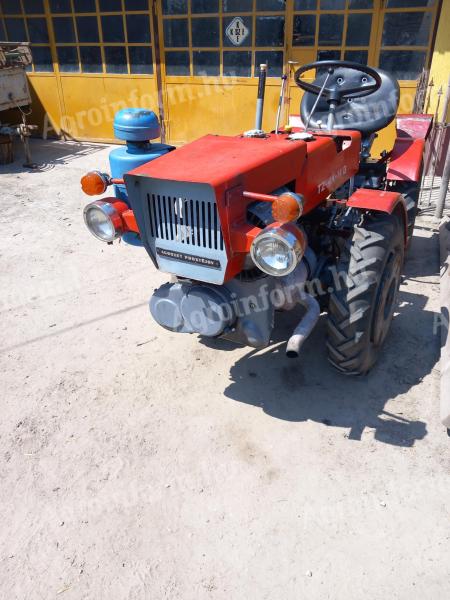 Tz4k Mt8 malý traktor, zemědělská technika, zahradní traktor, pracovní stroj