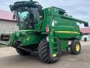 John Deere T660 Combine