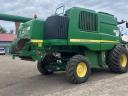 John Deere T660 Combine