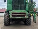 John Deere T660 Combine