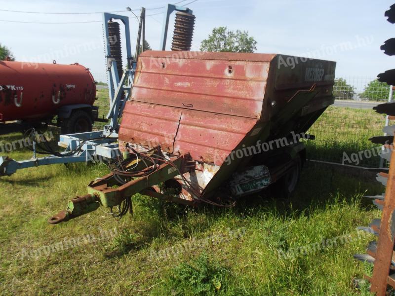 Field machine Unimix 7,5 feed distribution trolley for sale in working order