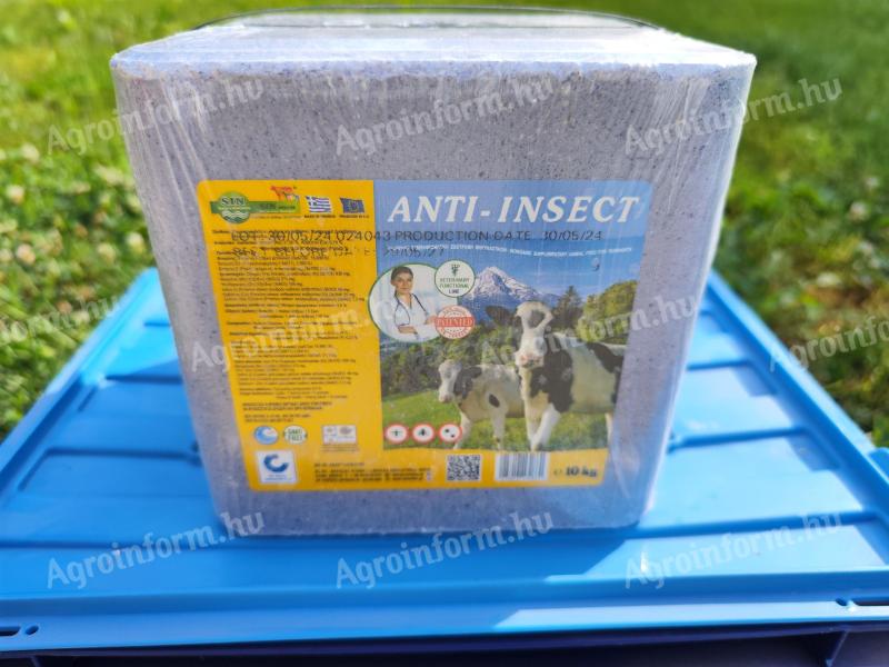Lure block with insect repellent effect