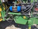 Vučena prskalica John Deere 840 TF