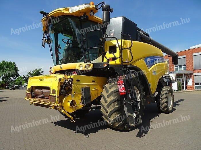 New Holland CR 980 combine harvester