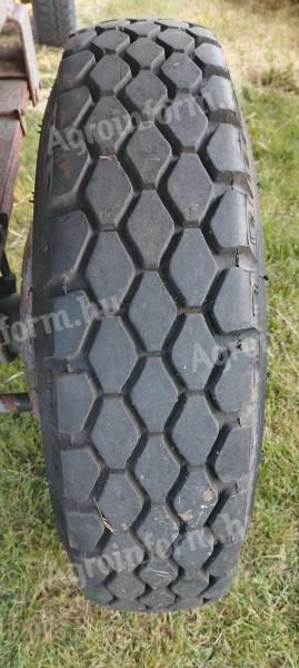 Trailer with rubber rims