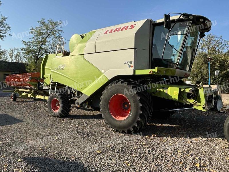 Claas Tucano 450 Vario with 660 AutoContur grain table