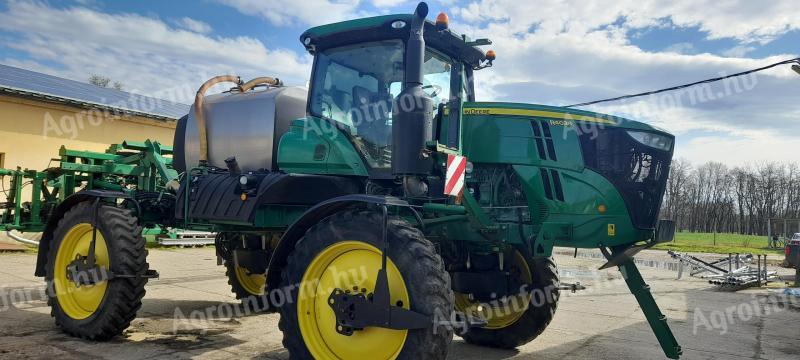 John Deere R4038 self-propelled sprayer