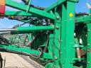 John Deere R4038 self-propelled sprayer