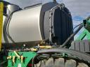 John Deere R4038 self-propelled sprayer